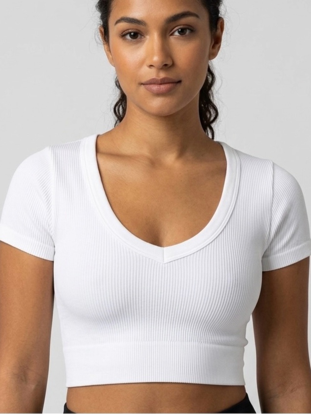 Zenana White Ribbed Seamless V-Neck Crop Top L/XL